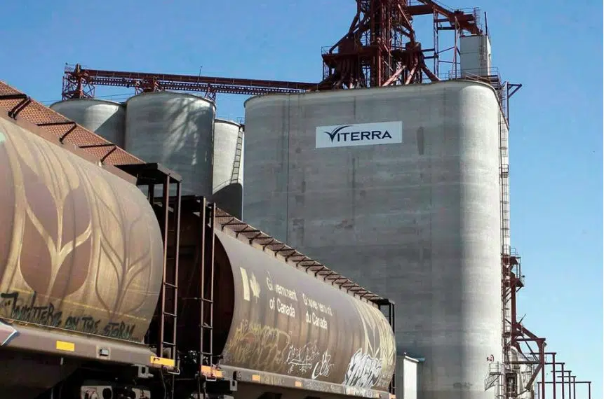 Grain railway backlog another reason to expand oil pipeline: Alberta premier