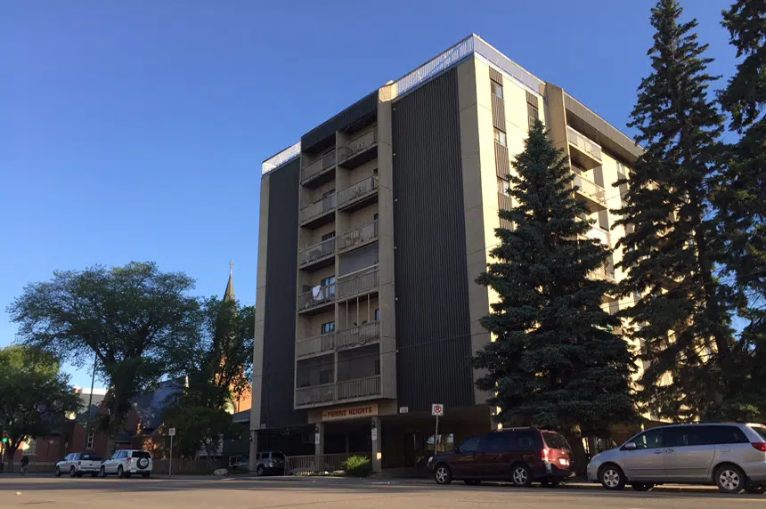 Man injured in 6-storey fall from apartment building
