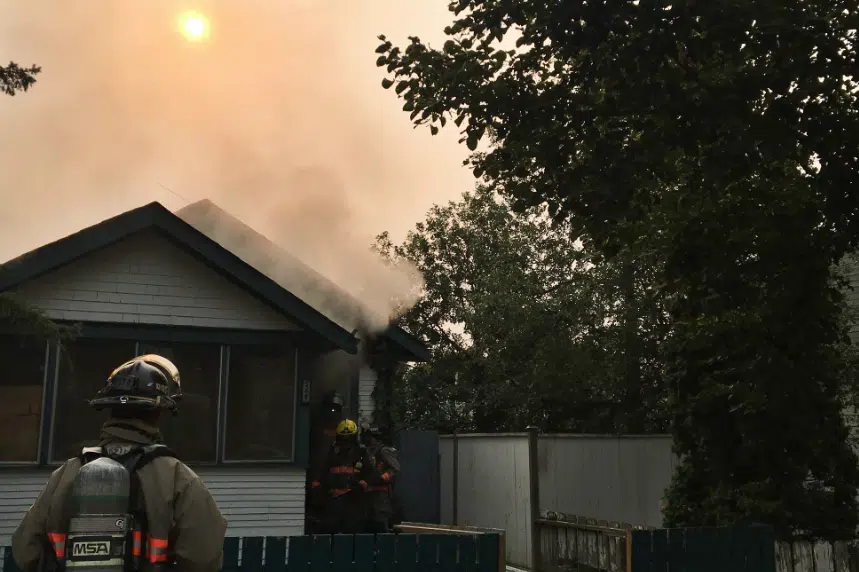 Saskatoon firefighters investigating blaze in Pleasant Hill 