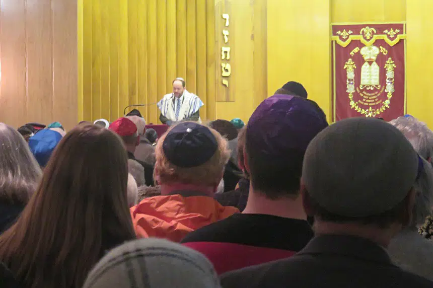 'So much love': Hundreds gather to support Jewish community