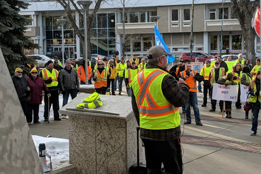 'Yellow vest' protesters return to Saskatoon City Hall