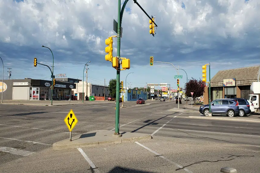 Natural gas leak shuts down major intersection in Saskatoon