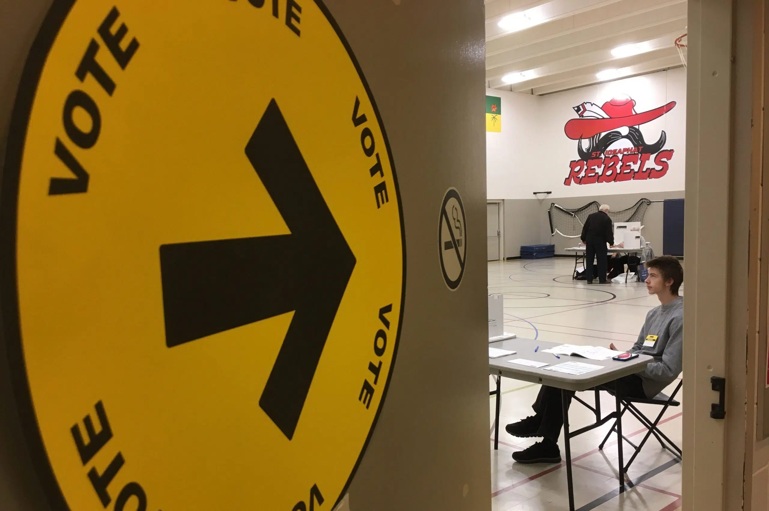 Elections Canada looking to hire 250,000 poll workers