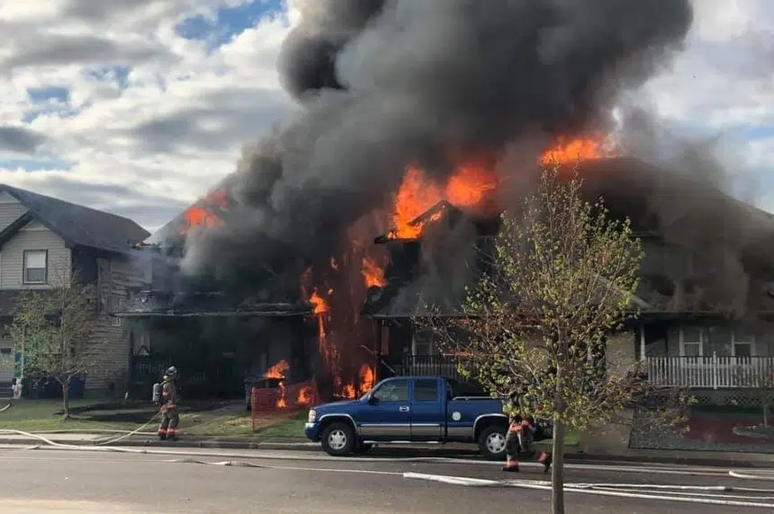 Fire rips through two Saskatoon homes in Hampton Village