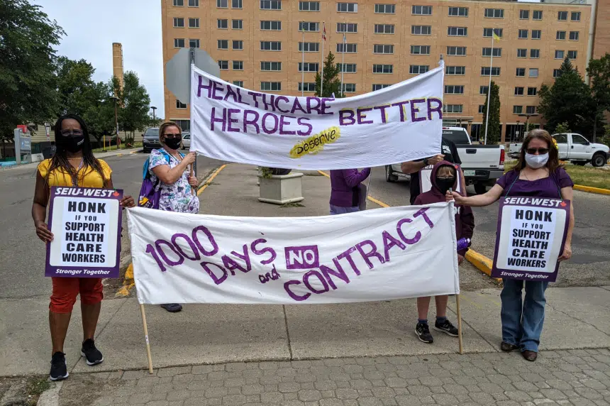 SEIU-West protests in Saskatoon amid stalled contract talks