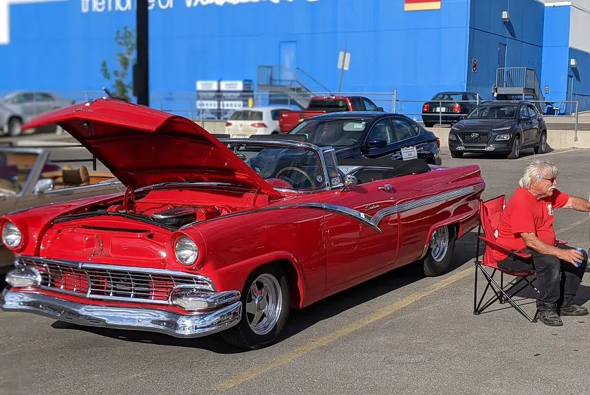 'Everybody's safe having a great time': vehicle enthusiasts gather in Saskatoon