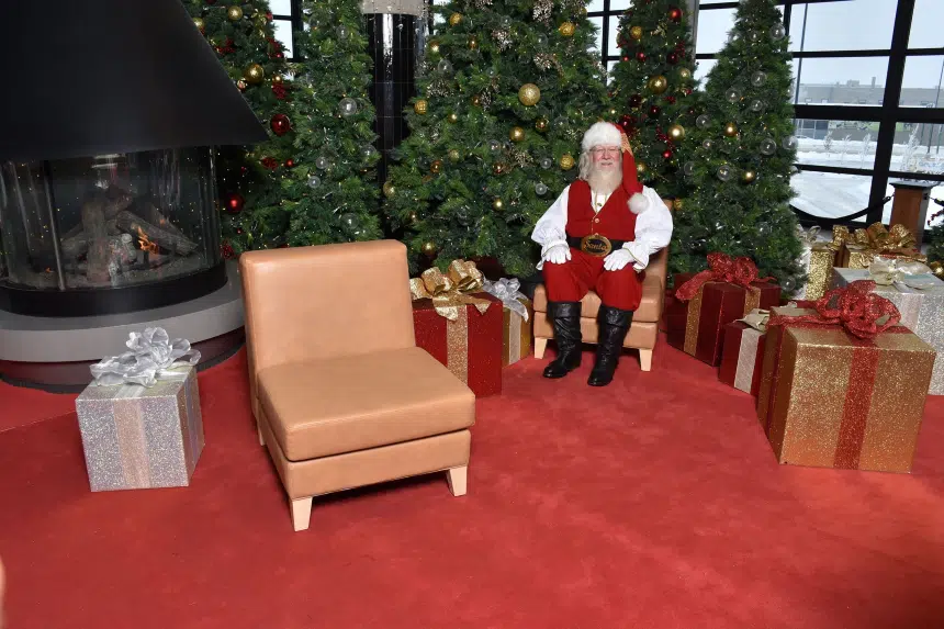 Physically-distanced Santa photos a go at Saskatoon malls 