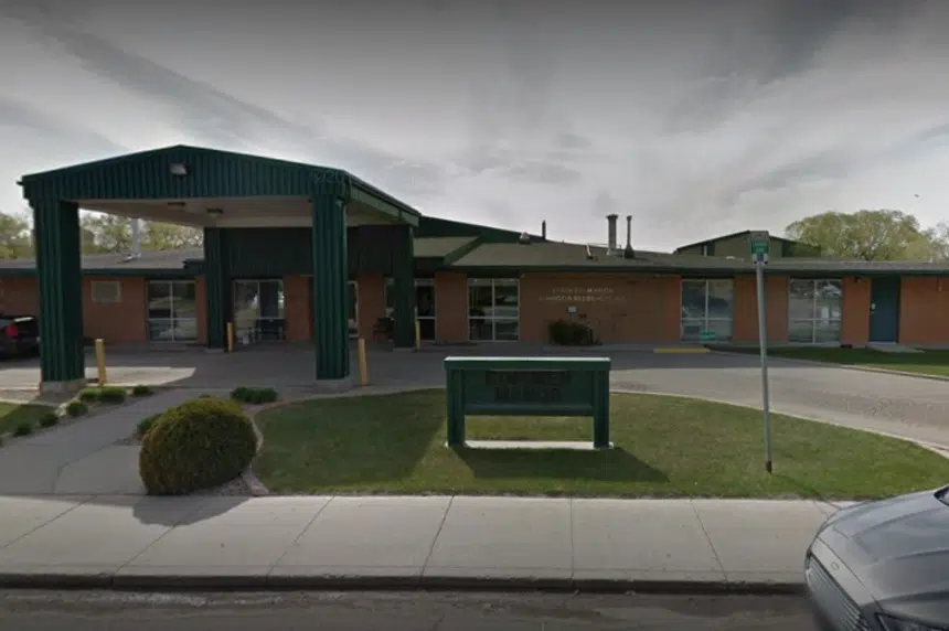 Elmwood Kinsmen Manor dealing with confirmed COVID outbreak, calls for access to vaccines