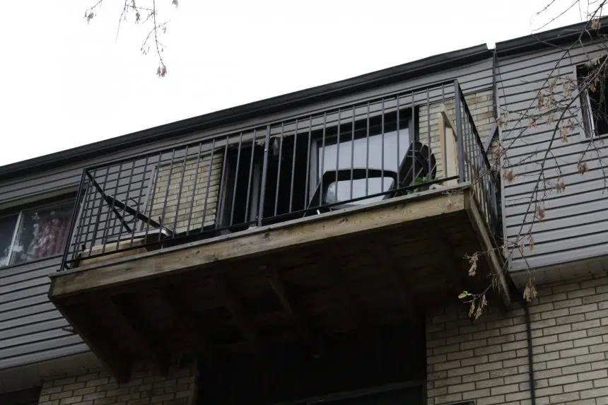 1 dead after apartment fire in Saskatoon