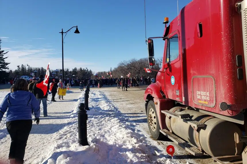 Convoy rolls into Regina in support of vaccine mandate protest in Ottawa
