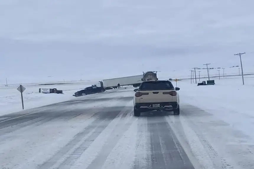 Sask. highway closures, travel warnings due to vicious winds, blowing snow