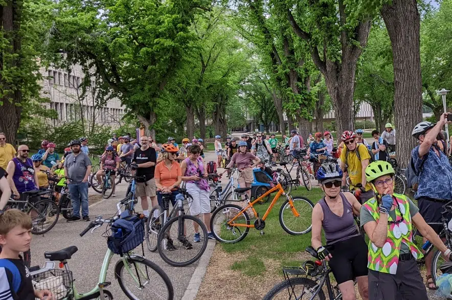 Hundreds gather to honour Saskatoon cyclist who lost her life in collision