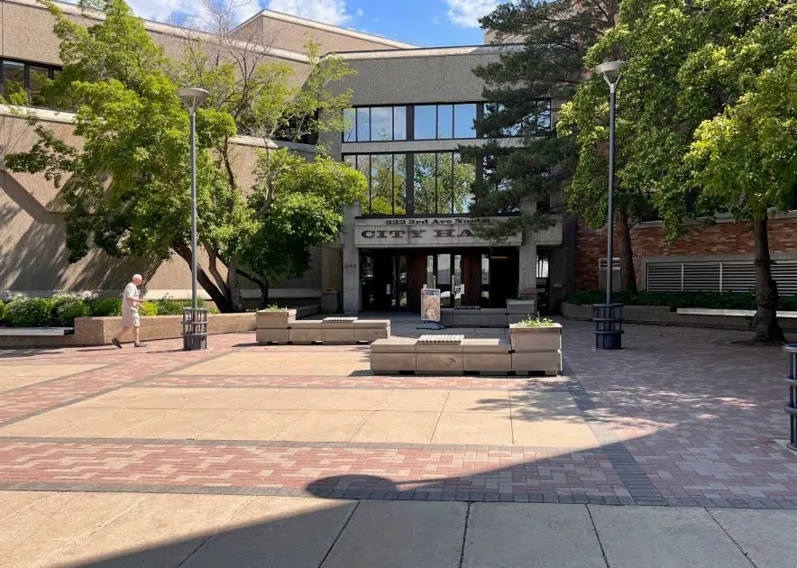 Report says City of Saskatoon hiring freeze could ‘attract risk’ 650 CKOM