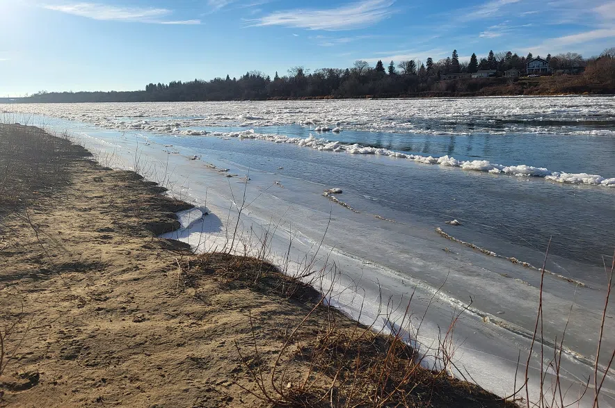 On thin ice: Saskatoon fire department preaches caution around frozen river