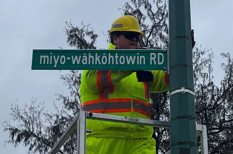 First miyo-wâhkôhtowin Road sign goes up in Saskatoon
