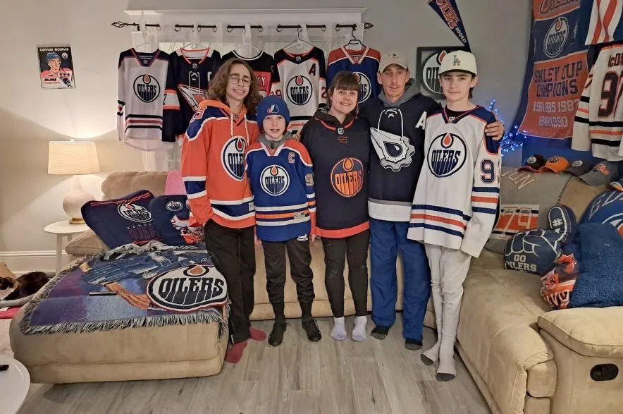 Canadians throw parties, gather with friends to cheer on Oilers in Stanley Cup final
