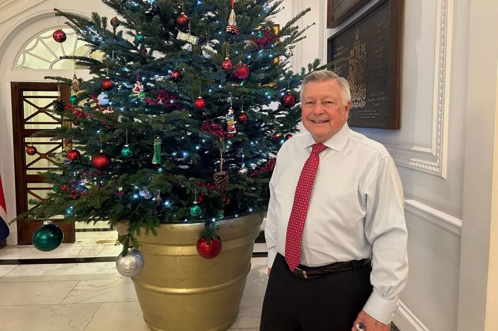 Ralph Goodale​ with​ a Christmas tree