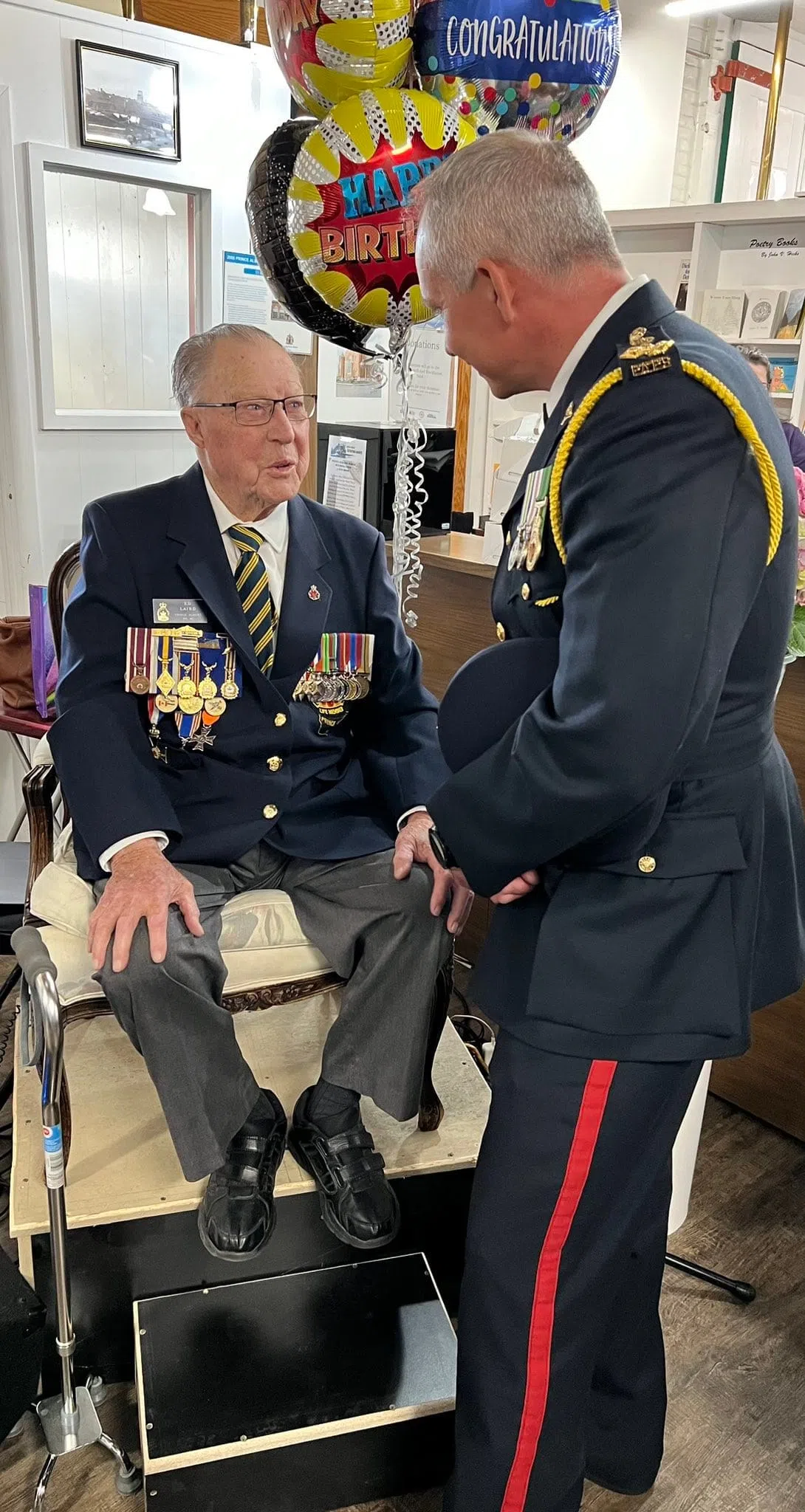 Former Prince Albert Police Chief Jon Bergen visited with Laird during his 100th birthday celebration in May of 2023. (Prince Albert Police Service/Facebook)