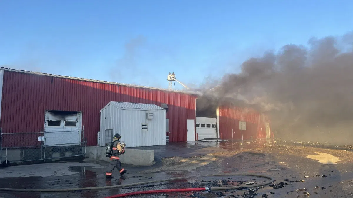 UPDATE: Saskatoon Fire says family business building ‘expected to be a total loss’