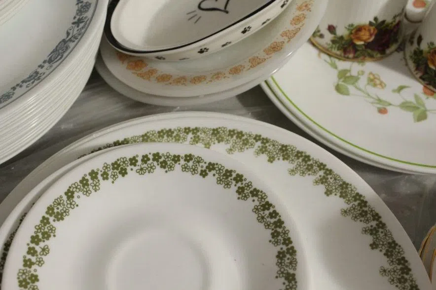 Crazy Daisy patterned plates