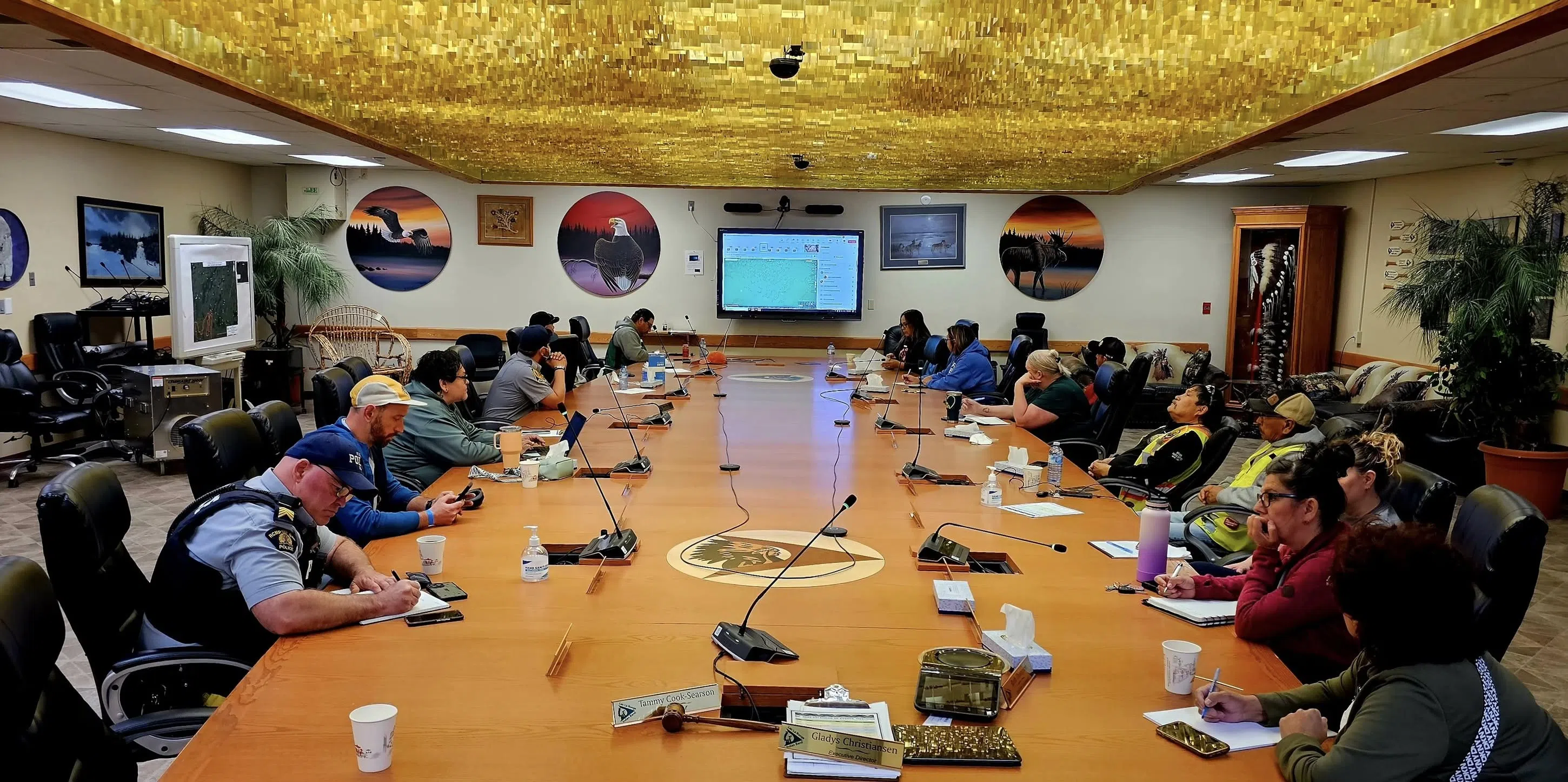 An emergency operations meeting took place Tuesday including all six Lac La Ronge Indian Band communities, program directors, executive staff, Prince Albert Grand Council, and various local and provincial agencies to discuss the wildfire situation that has forced the La Ronge area to evacuate. (LLRIB Chief Tammy Cook-Searson/Facebook)