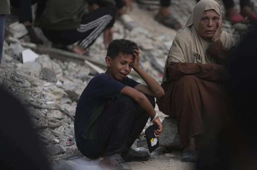 Palestinians mourning.