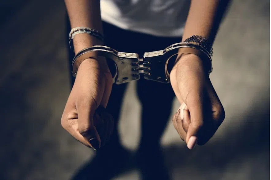 Woman arrested after allegedly armed with knives , blowtorch and uttered threats : Police