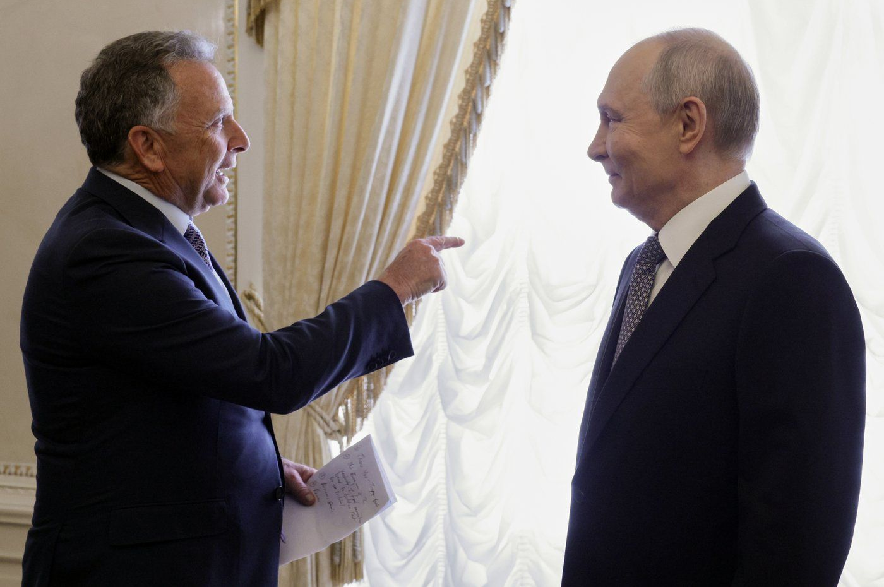 U.S. President Donald Trump's special envoy Steve Witkoff, left, gestures during his meeting with Russian President Vladimir Putin at the Konstantin Palace in Strelnya, outside St. Petersburg, Russia, on Wednesday, Oct. 21, 2026.