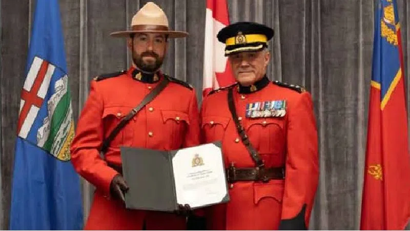 Evansburg police pursuit earns RCMP officer provincial recognition
