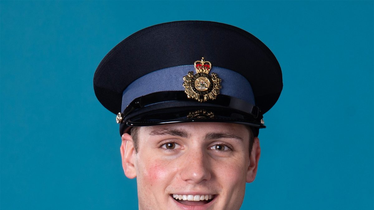 'Didn't hesitate to jump into action': Off-duty OPP officer rescues snowmobilers from frigid Round Lake - Vimarsana News