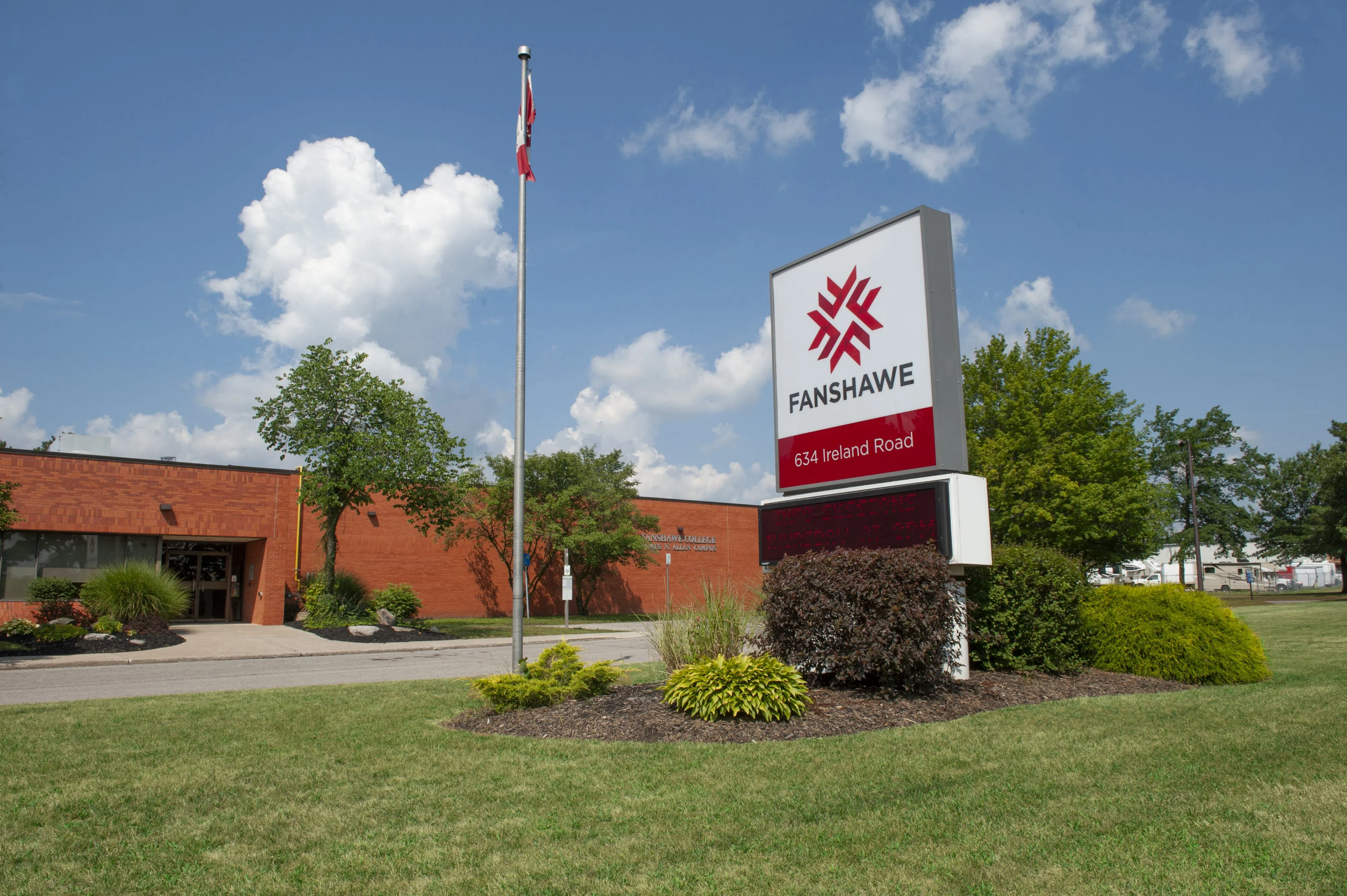 Exterior of Fanshawe Simcoe/Norfolk Regional Campus