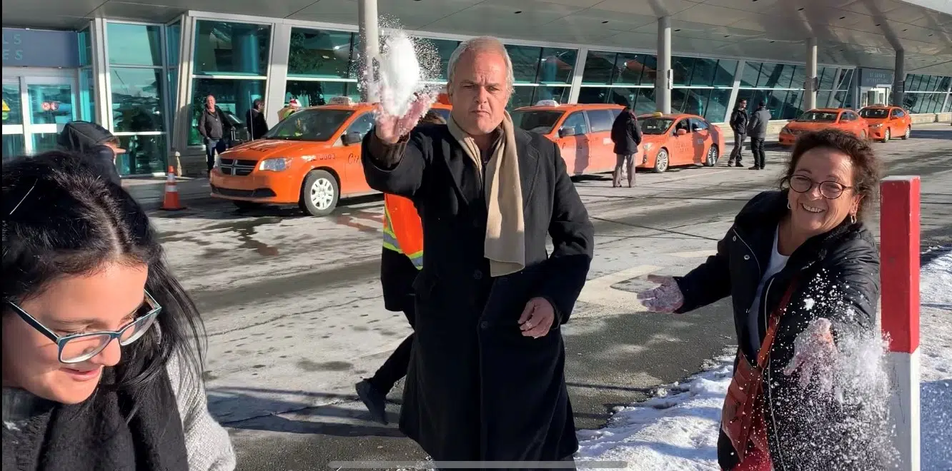 Canary Islands Family Spends Christmas in NL, Touch Snow for First Time
