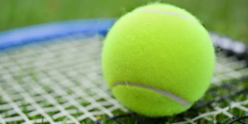 Tennis Players Return to Outdoor Courts as Restrictions Ease