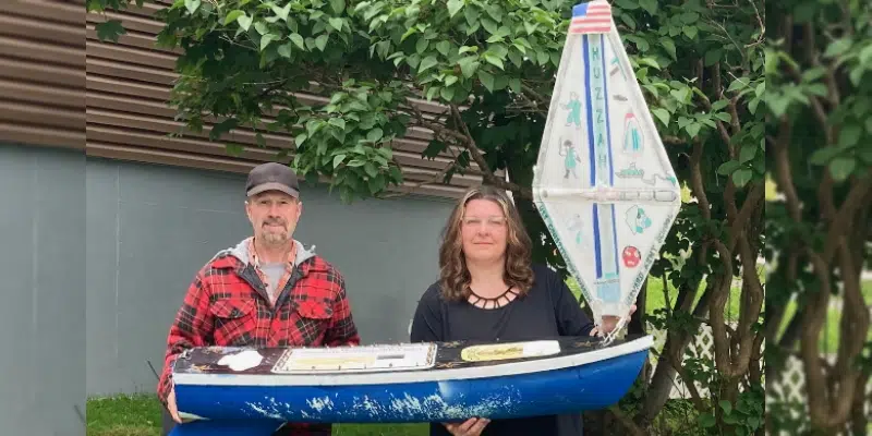 NL Couple Recover U.S. Students' Mini-Boat Run Aground in Kent Cove