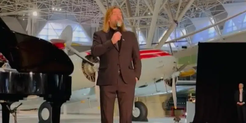 Alan Doyle Performs for President Joe Biden