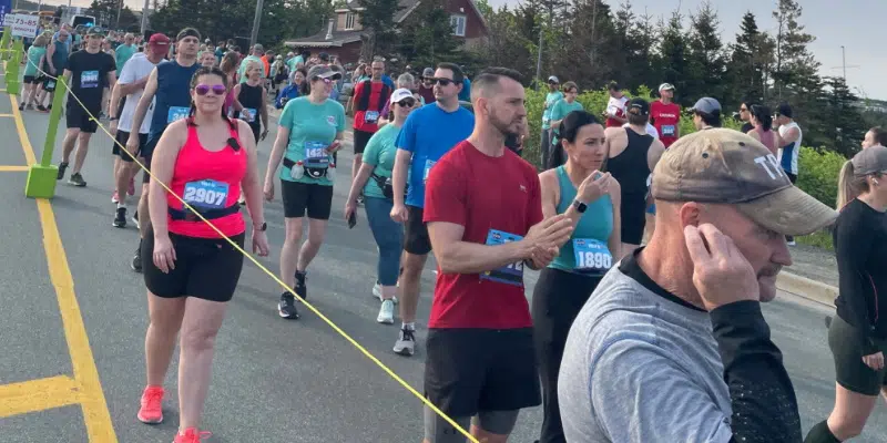 Kate Bazeley, Noah Defreyne First to Cross Tely 10 Finish Line