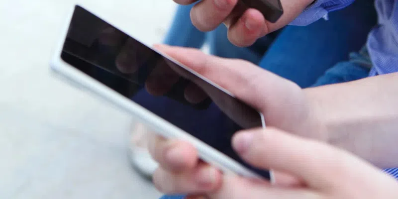 Strong Support For Banning Cellphones in NL Classrooms, Survey Says