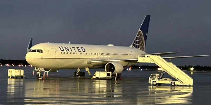 United Airlines Flight Diverts to YYT After Smoke Detected On Board