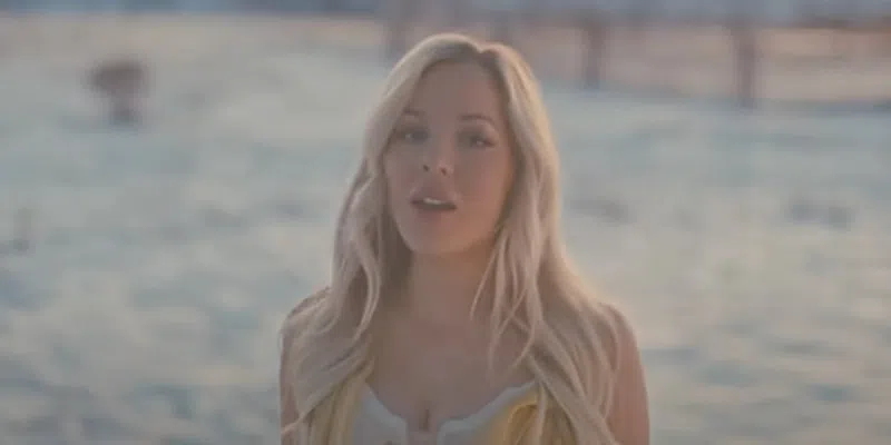 Canadian Country Music Performer Mackenzie Porter to Open for Blake Shelton