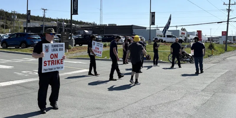 Mechanics at Capital Hyundai On Strike