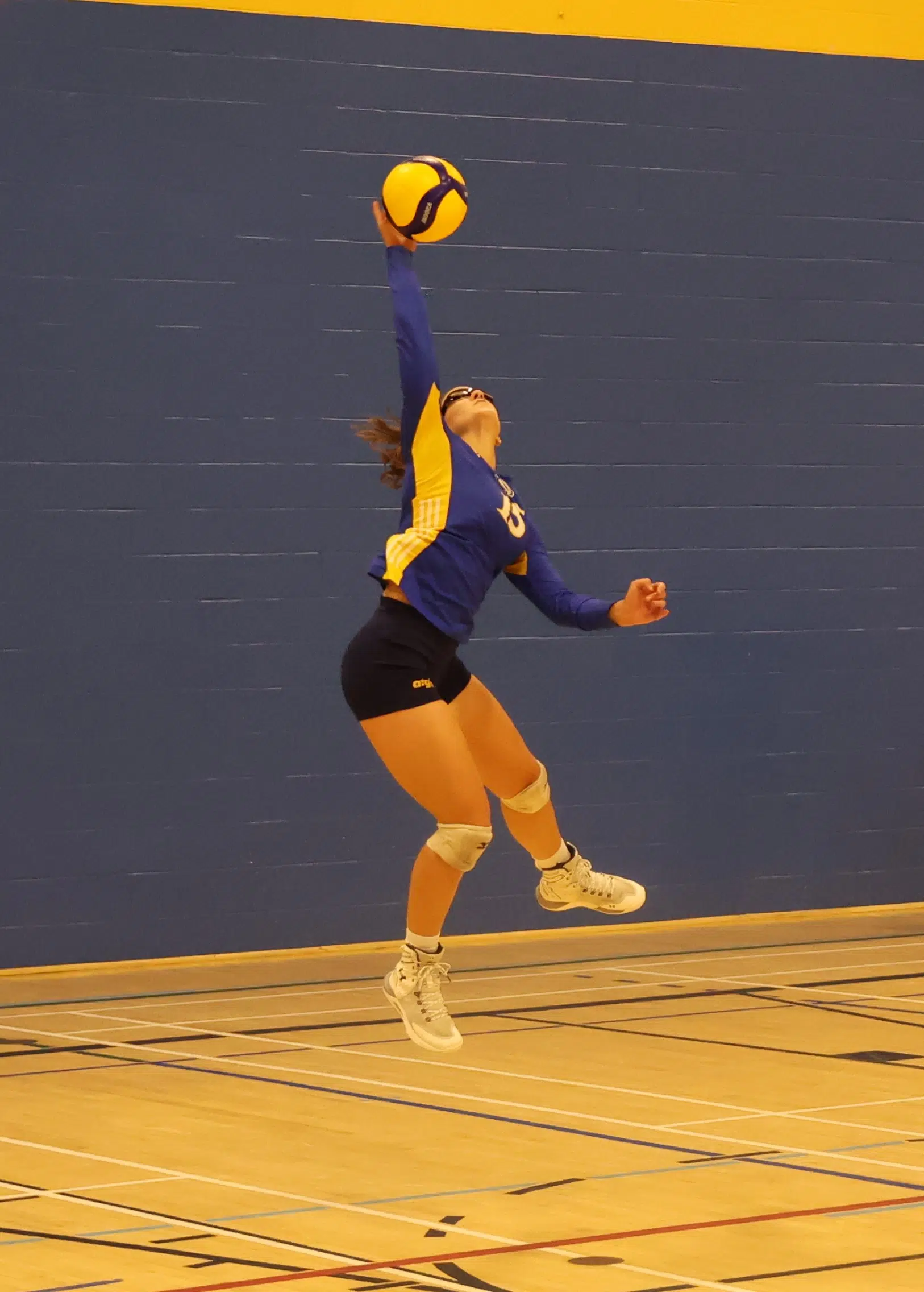 SPORTS U de M Volleyball in Toronto Q103 Moncton's Rock Station