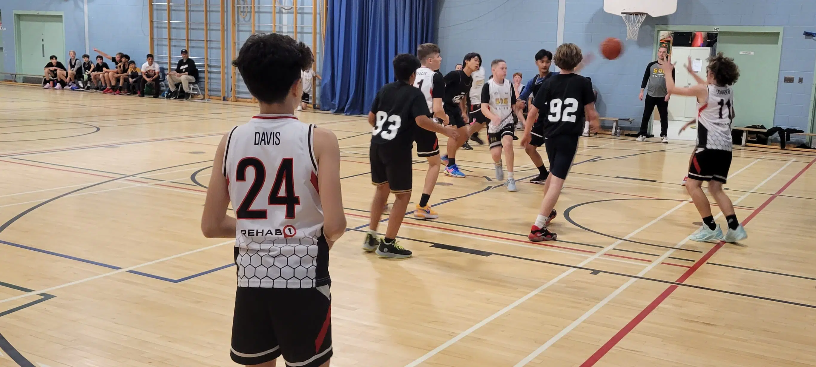 506 Elite Outrun Hawks in Season Opener