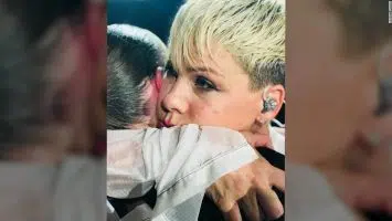 Pink Stops Concert to Hug Teen Whose Mom Recently Died