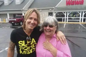 Woman Pays For Keith Urban's Snacks
