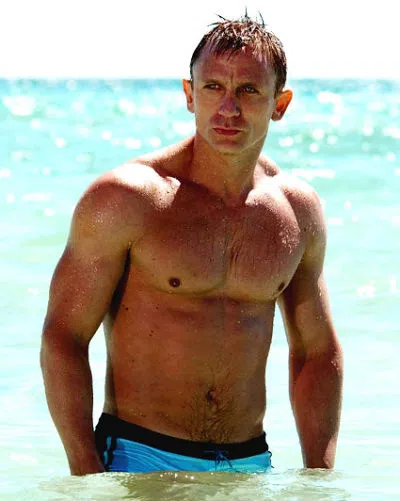 Daniel Craig's bleeding head, Automatic clothing store, AirTag Tracking