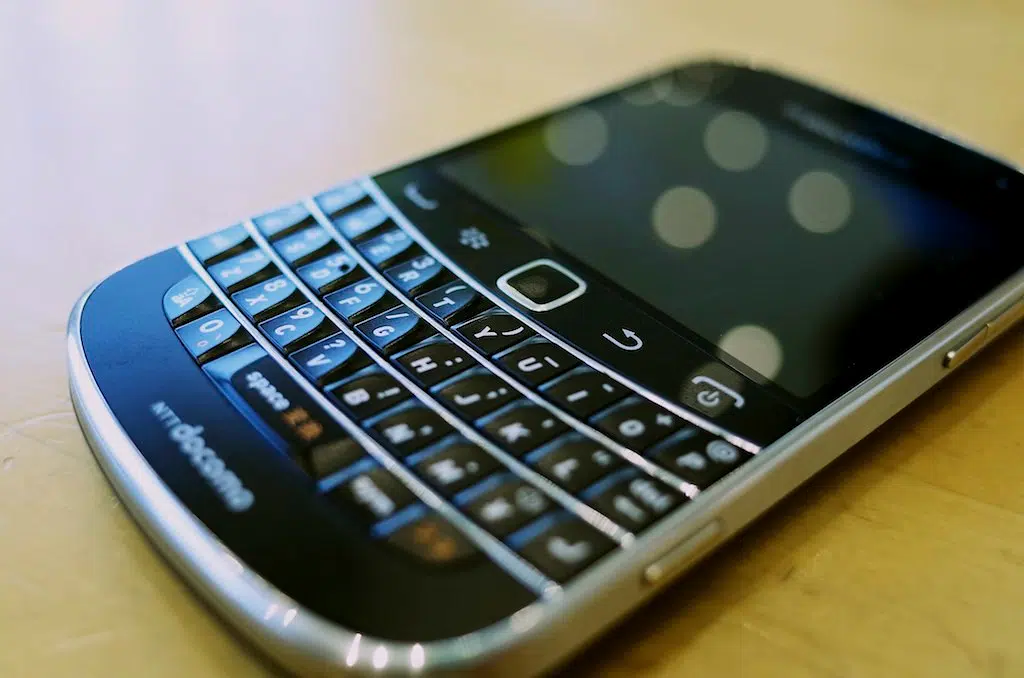 Blackberry sells patents, Mashed potato fight in German jail, Pillow fighting in the ring