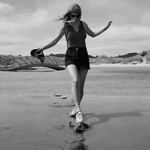 Taylor Swift released something new!!