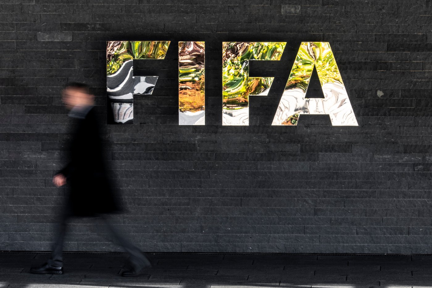 Showdown FIFA meeting, Infantino apologizes for World Cup furor but leaves critics unhappy