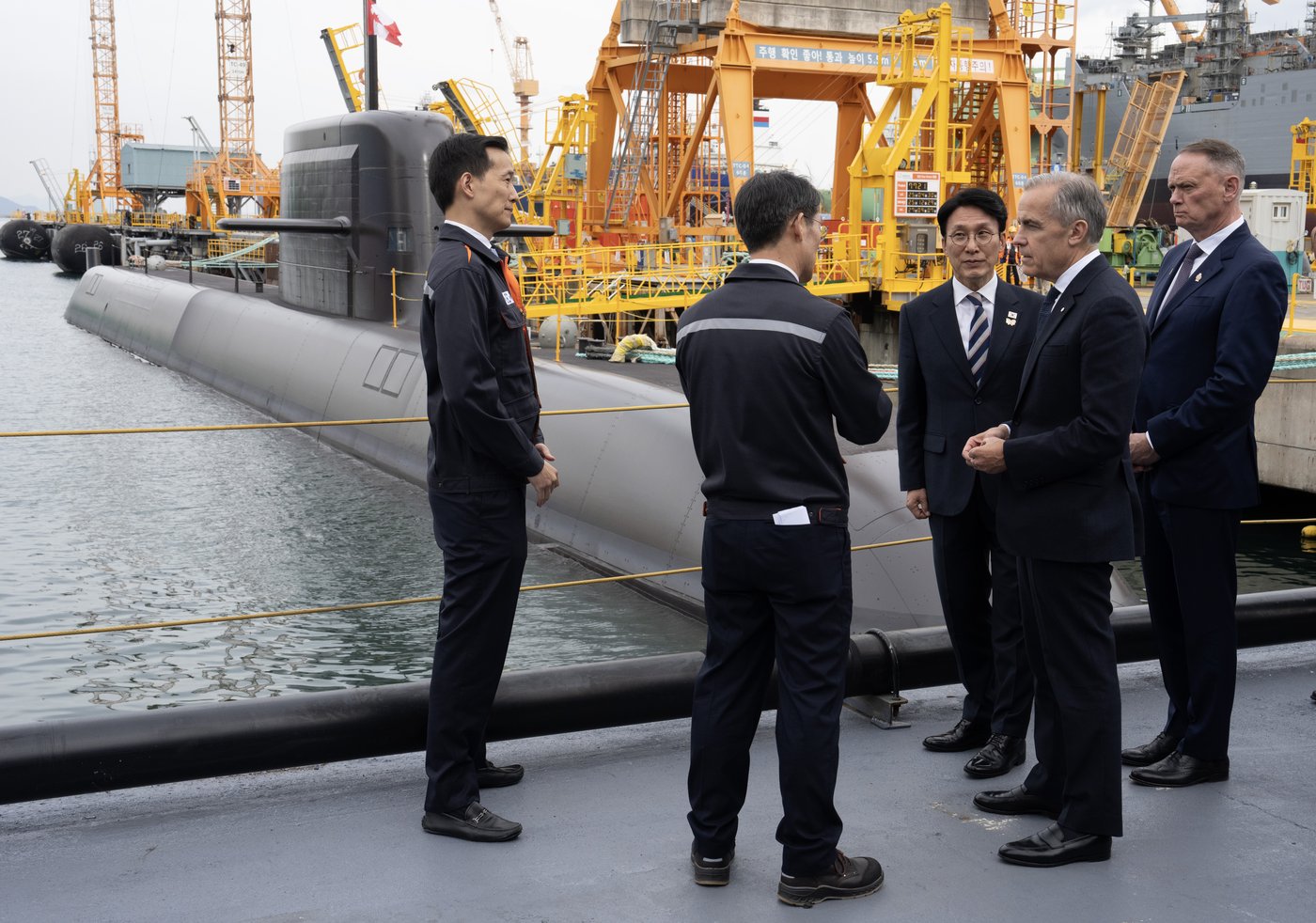 Submarine companies reach deadline to submit proposals