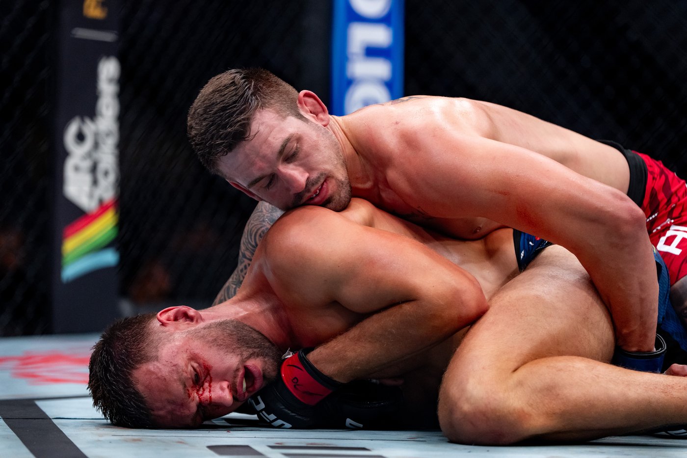 Allen outlasts de Ridder at UFC Fight Night as Canadians score wins |  NanaimoNewsNOW | Nanaimo news, sports, weather, real estate, classifieds  and more